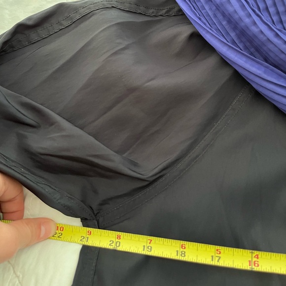 The “Mini” of the “DONATELLA”  classic reversible coat with pleated hood - Picture 8 of 16